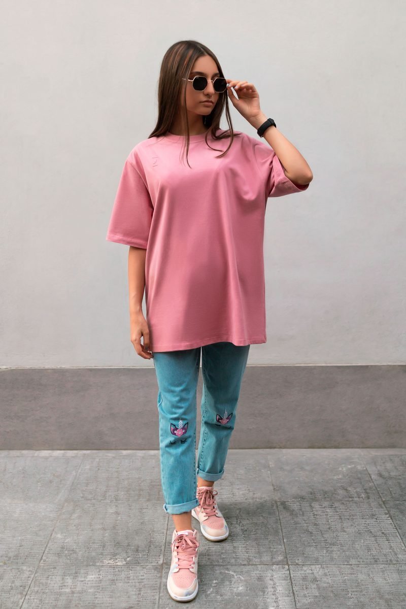 An oversized pink jersey tee worn with jeans